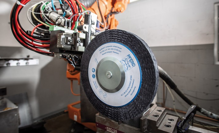 Spazzola a disco Composite con filo sintetico non ritorto per uso robotico.