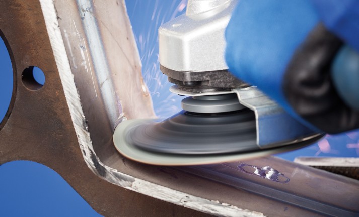 Particularly soft and flexible grinding properties for face-down grinding with fibre discs of diameter 125 mm.