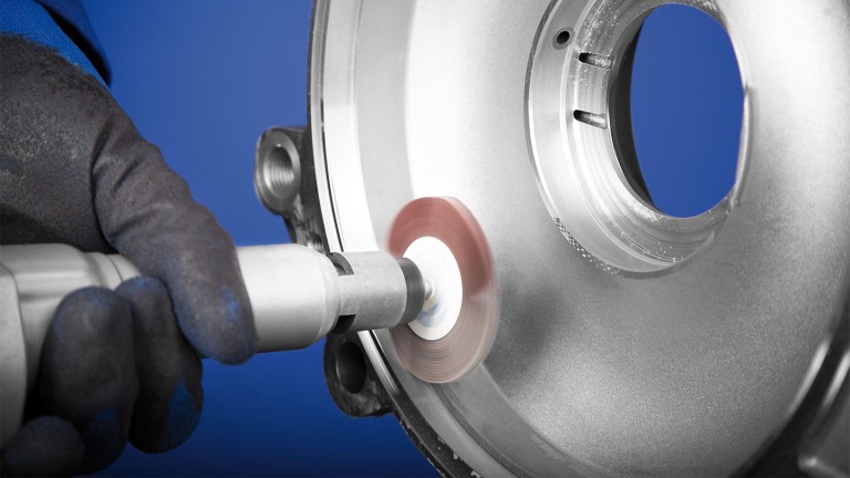 Can be used face-down very close to edges and in corners thanks to the flat, moulded-core design.